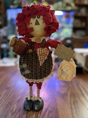 Hanna’s Handiworks Primitive Raggedy Ann W/Basket & Apron